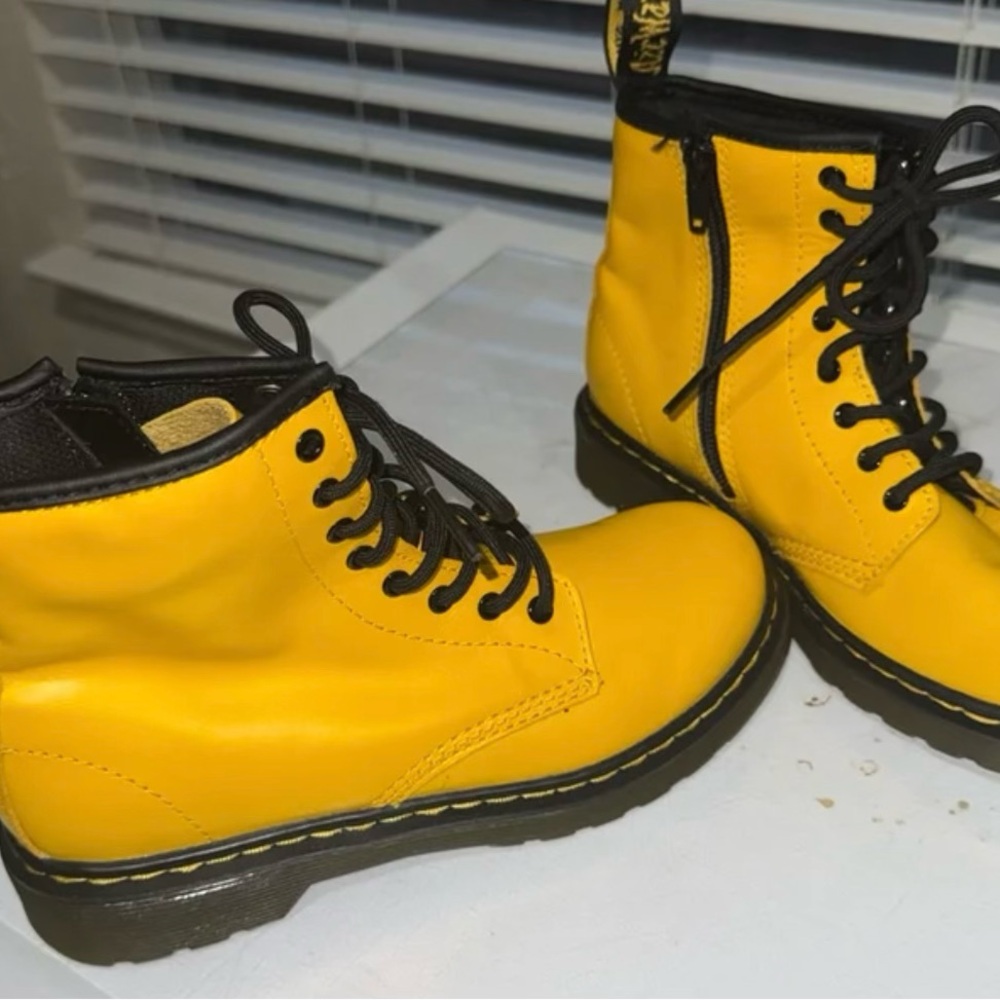 DOC MARTINS SIZE 3 kids Yellow Lace-Up Boots